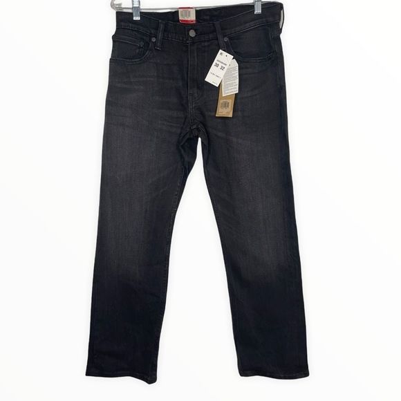 NWT Levi’s Men’s Jeans 
Condition: NWT 
Size: 30
Inseam:32
Material: Denim - Picture 1 of 4